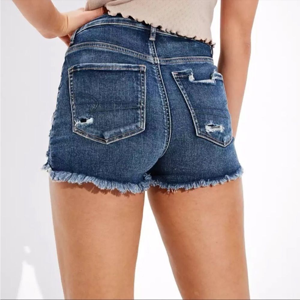 EXCELLENT DISTRESSED CONDITION WOMEN’S SIZE 4 AMERICAN EAGLE HI-RISE SHORTIE